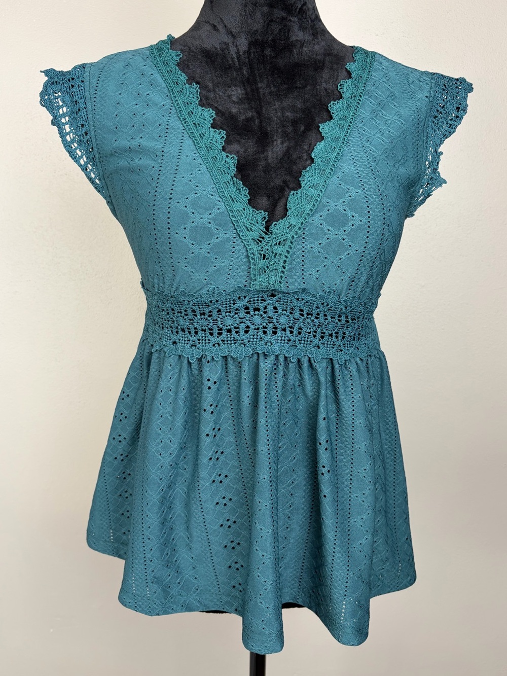 SHEIN Teal Green Eyelet Lace Babydoll Peplum Top Flutter Cap Sleeve V-Neck S EUC - Picture 2 of 14